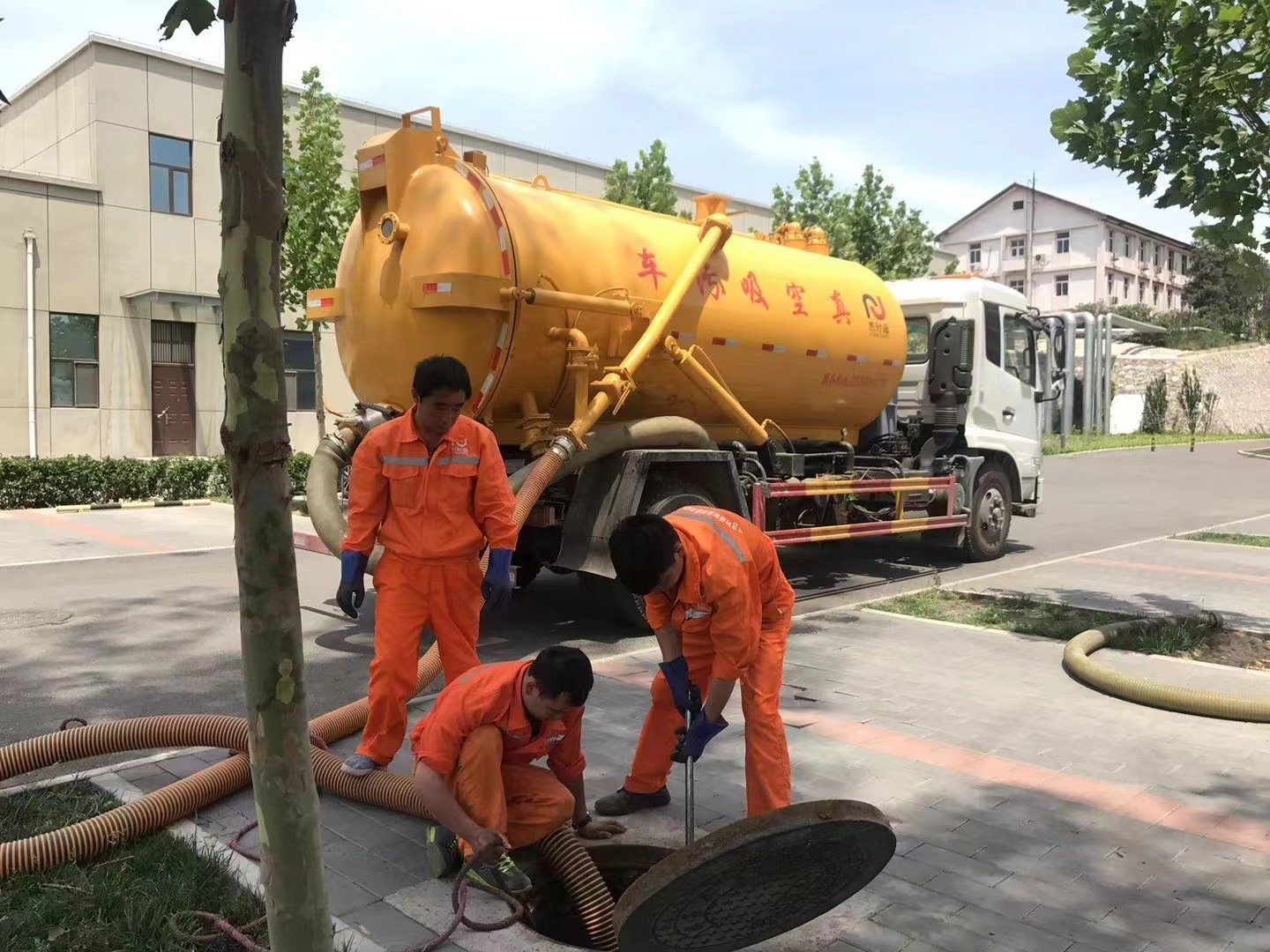 牟定化粪池清理与5-8吨吸粪车施工效率分析
